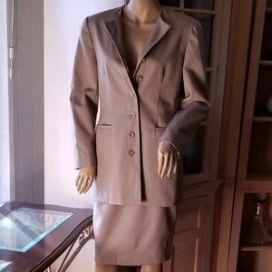 Harvé Bernard-2pc skirt suit Vintage quality